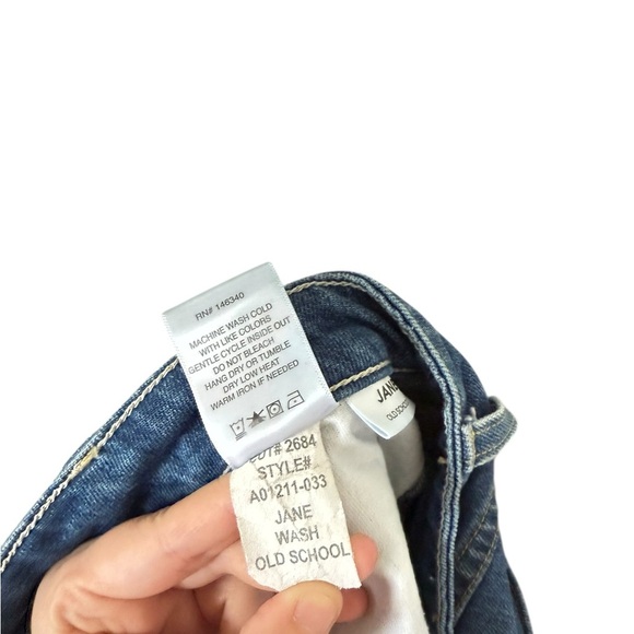 AMO Jane Cropped Flare Jean in Old School - Picture 3 of 9